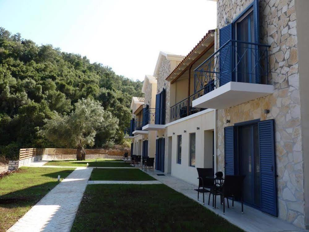 Ilianthos Apartments & Studios Mikros Gialos Bagian luar foto