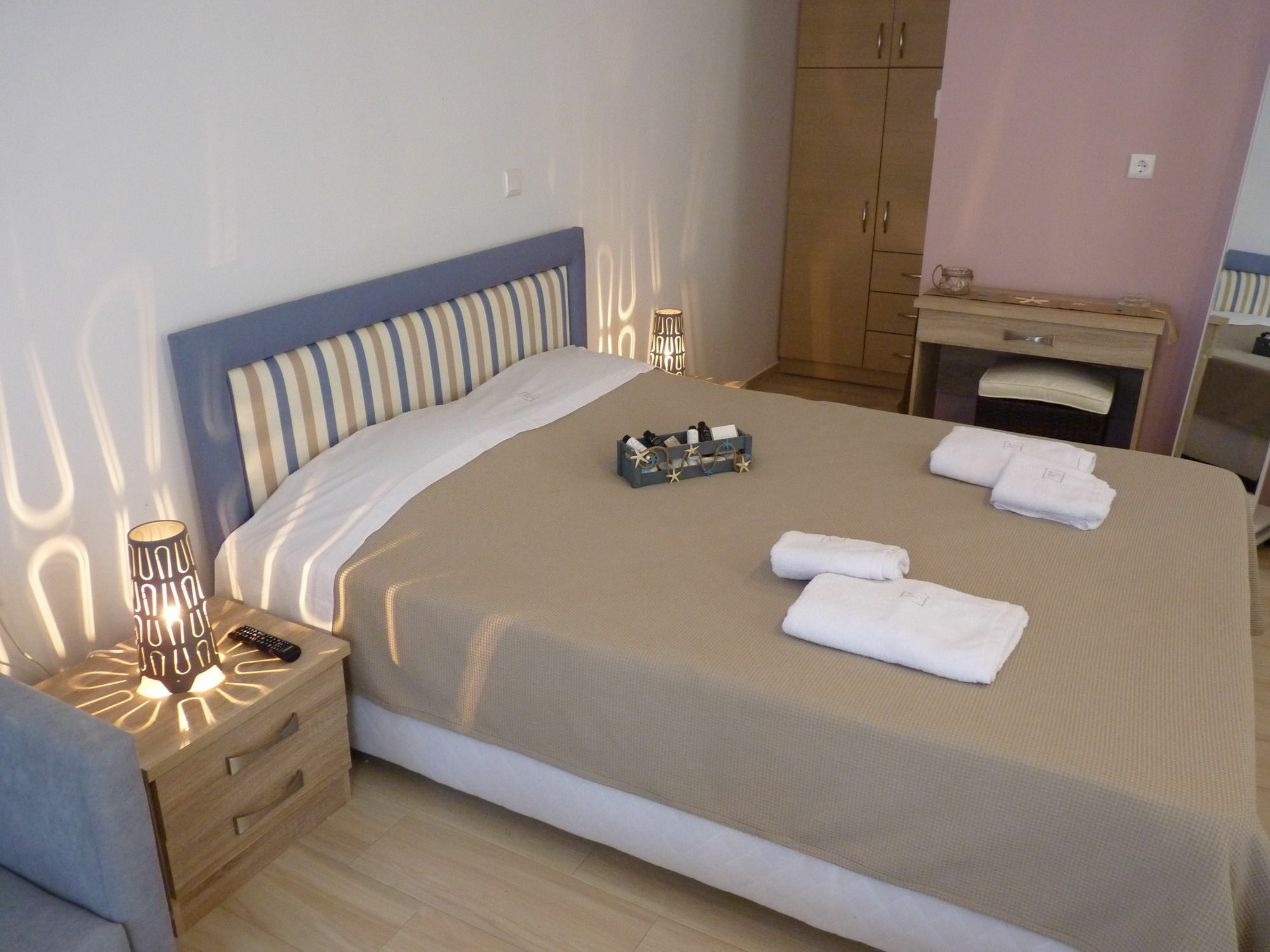 Ilianthos Apartments & Studios Mikros Gialos Bagian luar foto