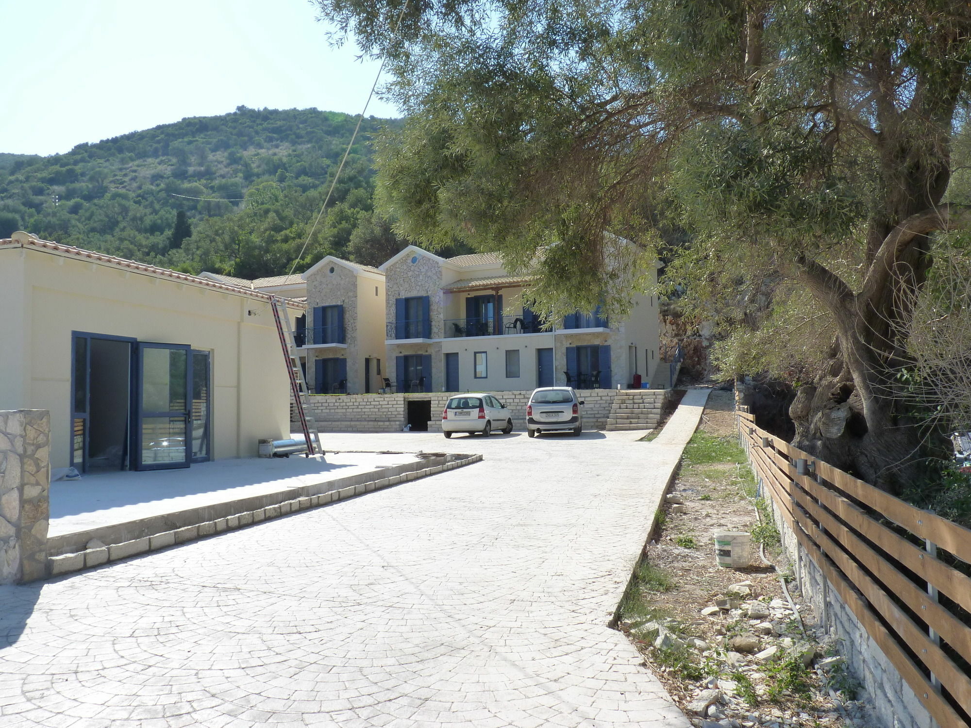 Ilianthos Apartments & Studios Mikros Gialos Bagian luar foto
