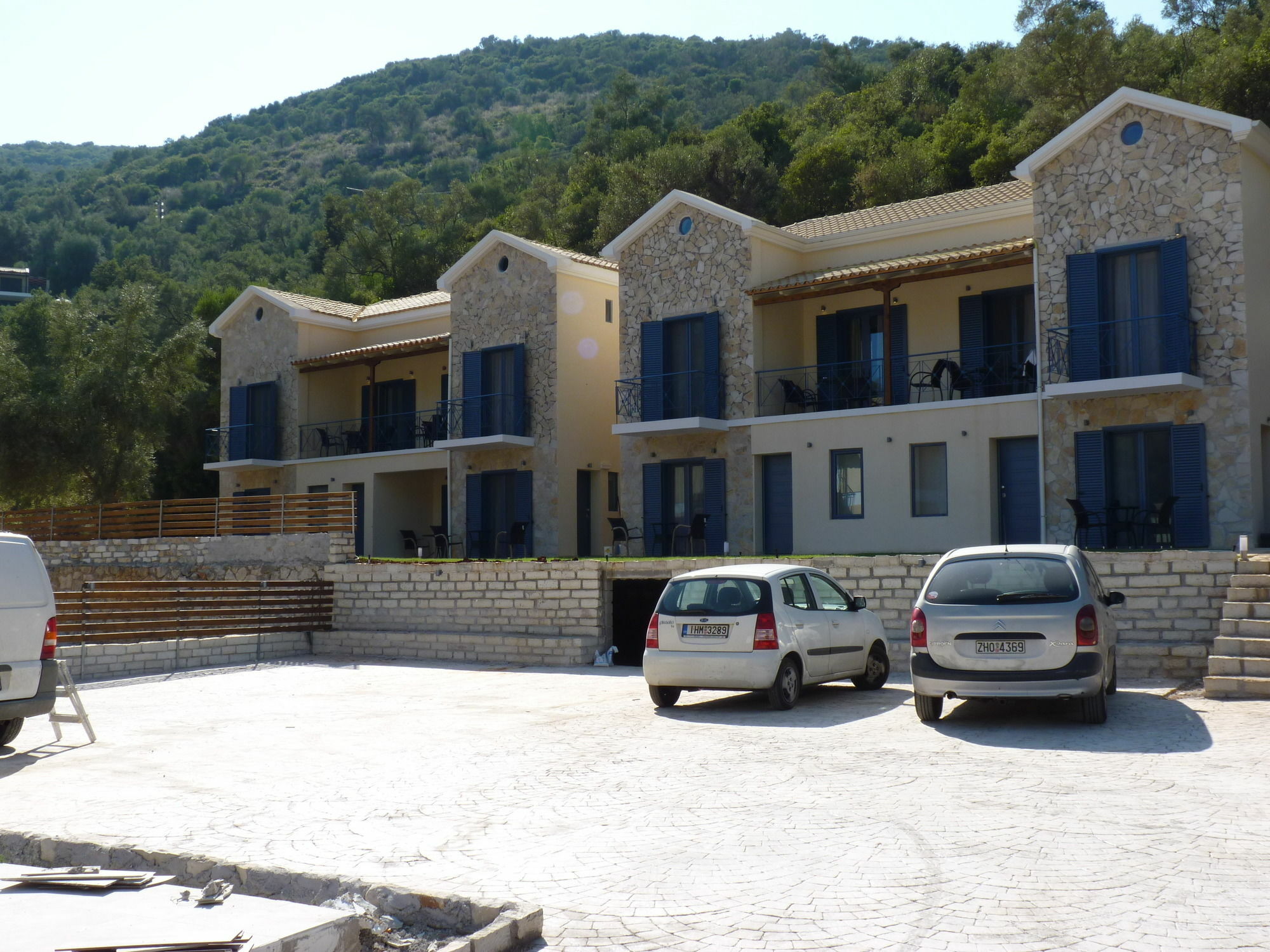 Ilianthos Apartments & Studios Mikros Gialos Bagian luar foto