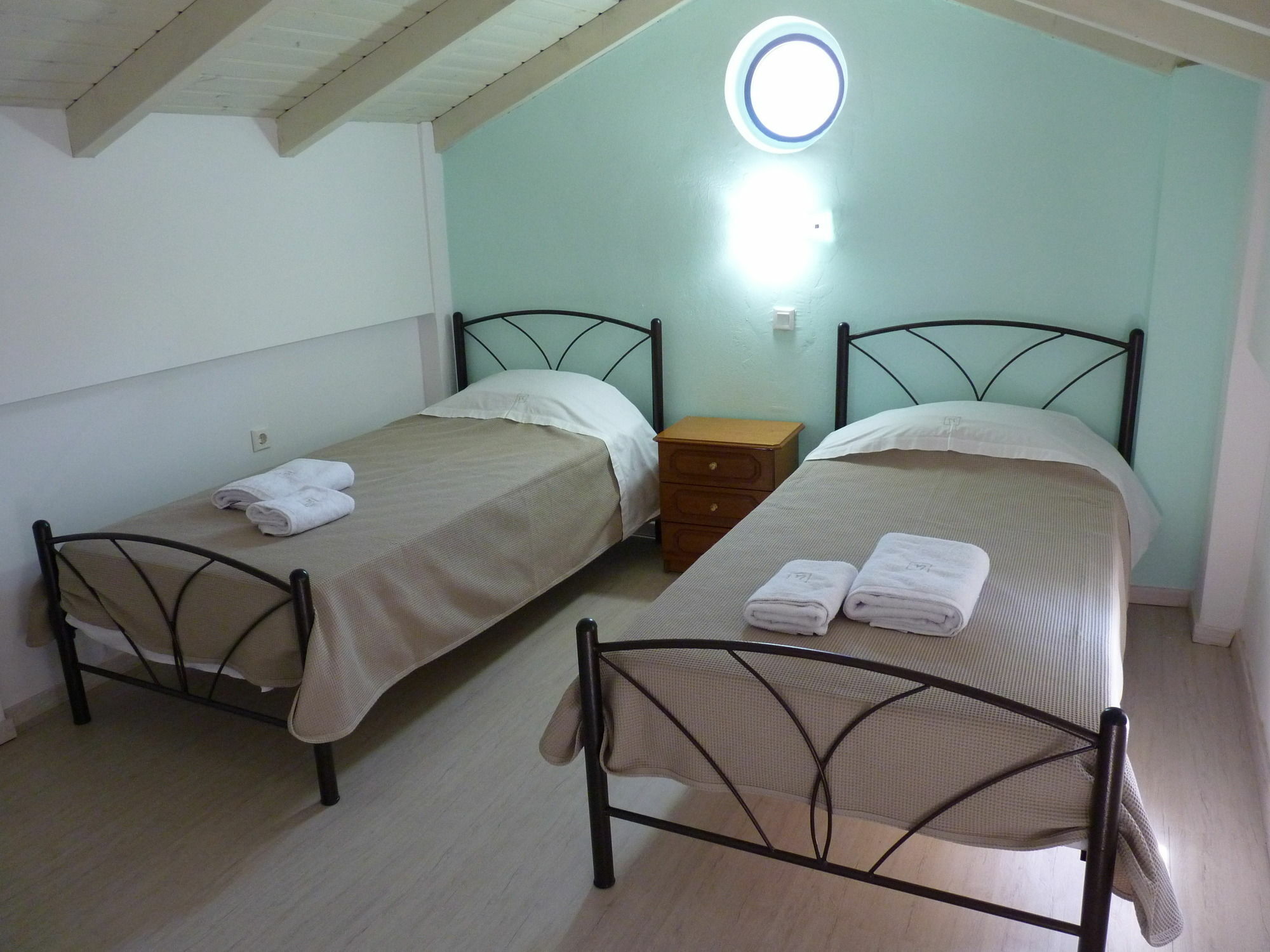 Ilianthos Apartments & Studios Mikros Gialos Bagian luar foto